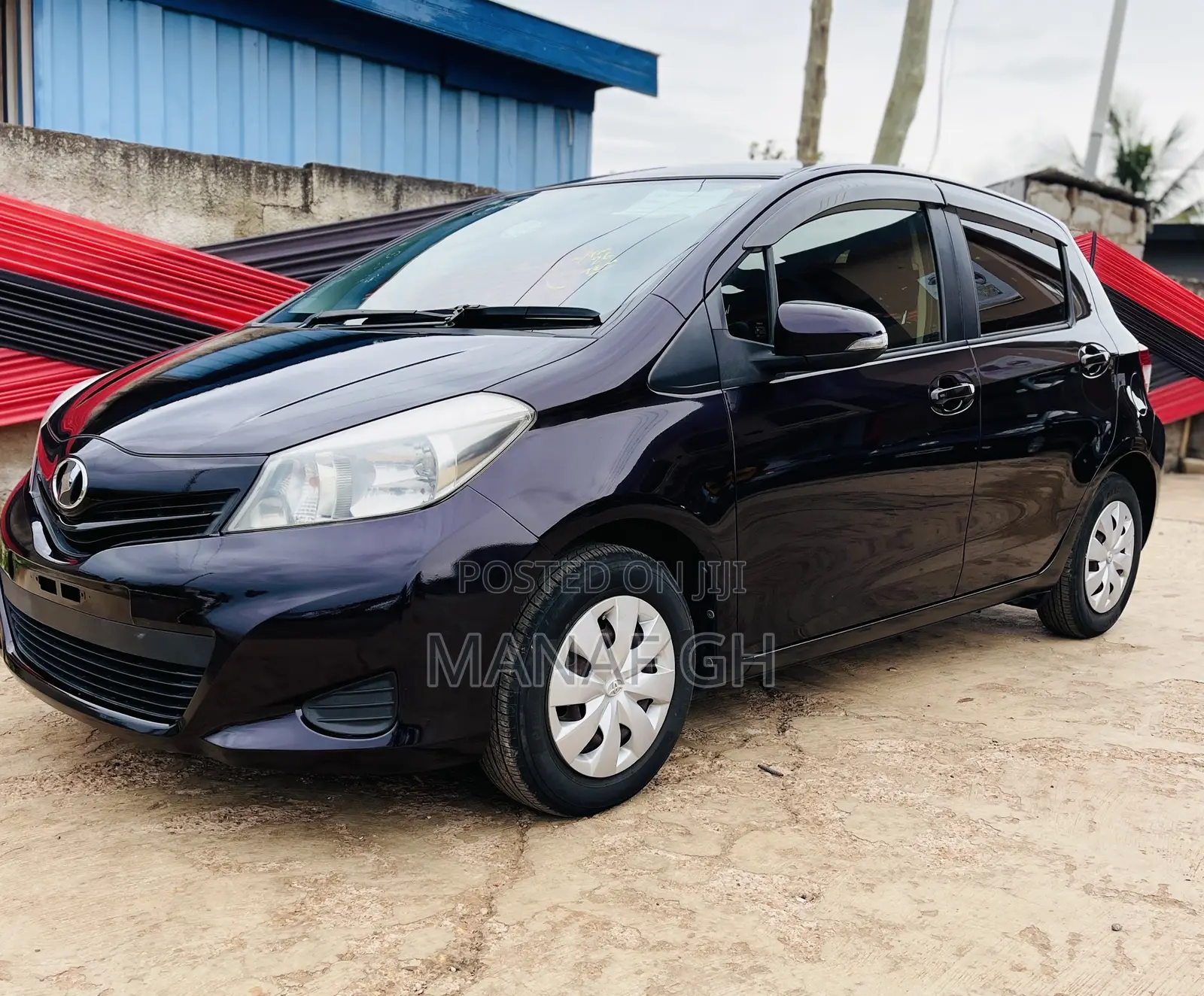 Toyota Vitz 1.3 AWD 3dr 2013 Burgundy