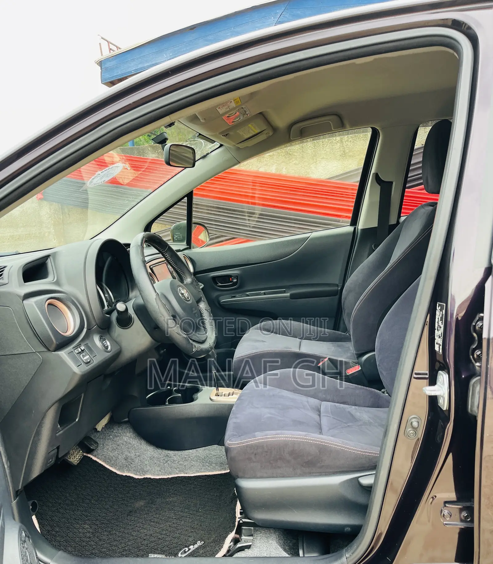 Toyota Vitz 1.3 AWD 3dr 2013 Burgundy