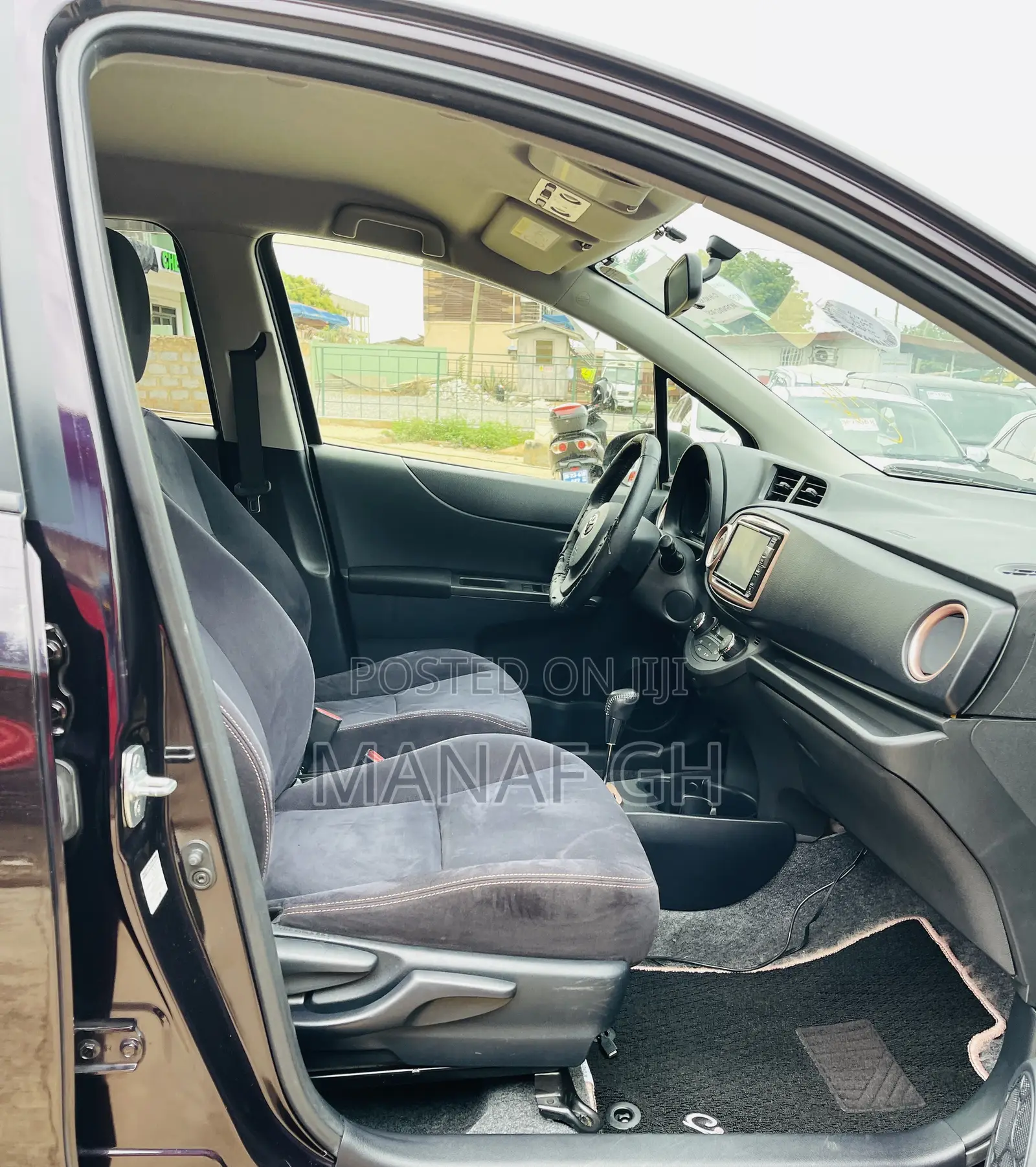 Toyota Vitz 1.3 AWD 3dr 2013 Burgundy