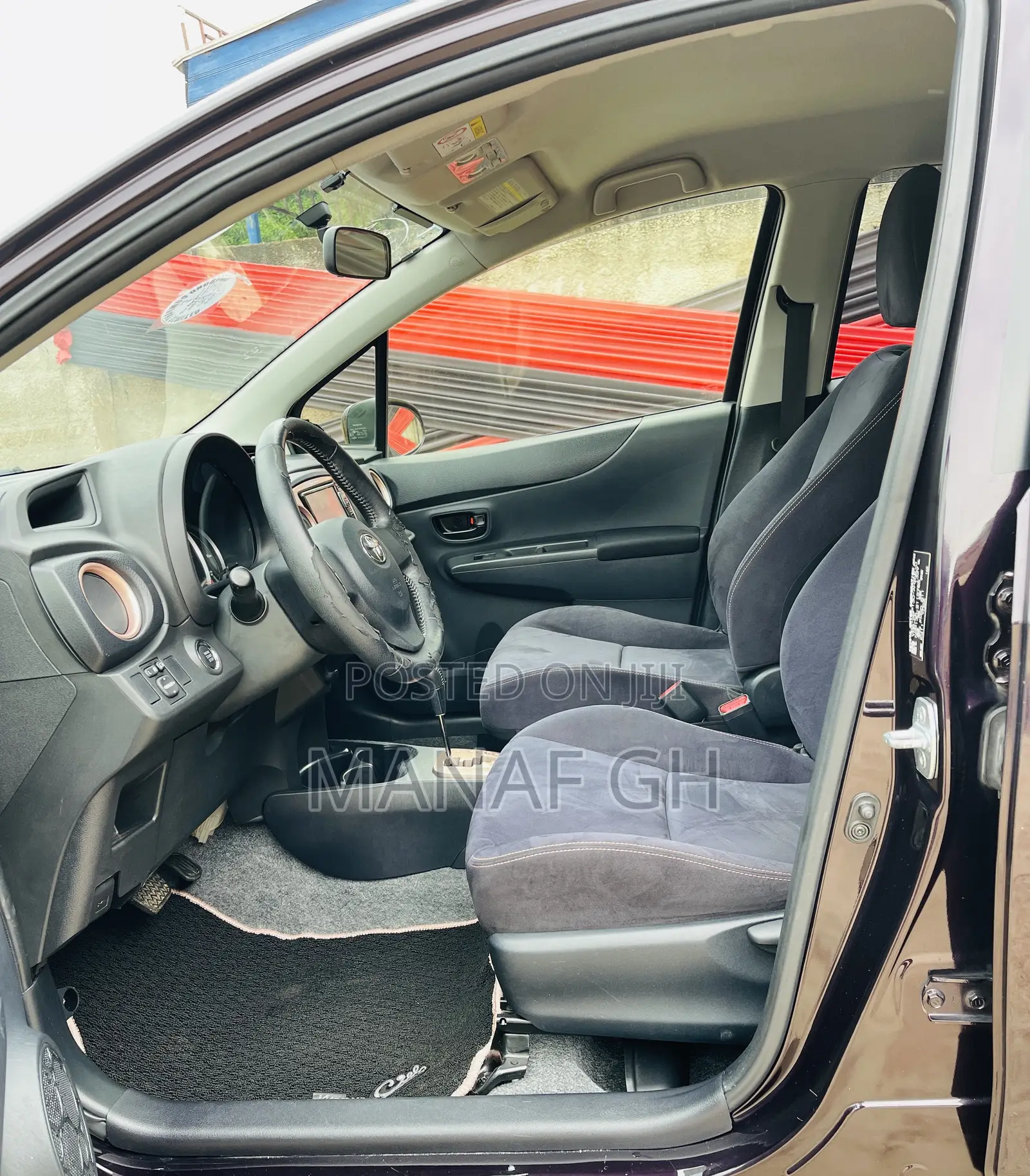 Toyota Vitz 1.3 AWD 3dr 2013 Burgundy