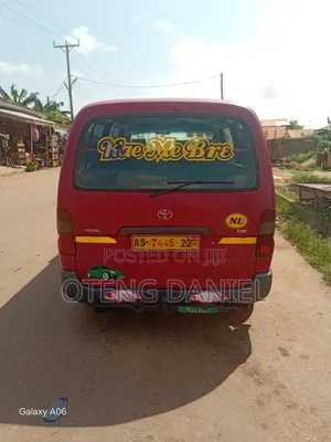 Toyota HiAce 2002 Red