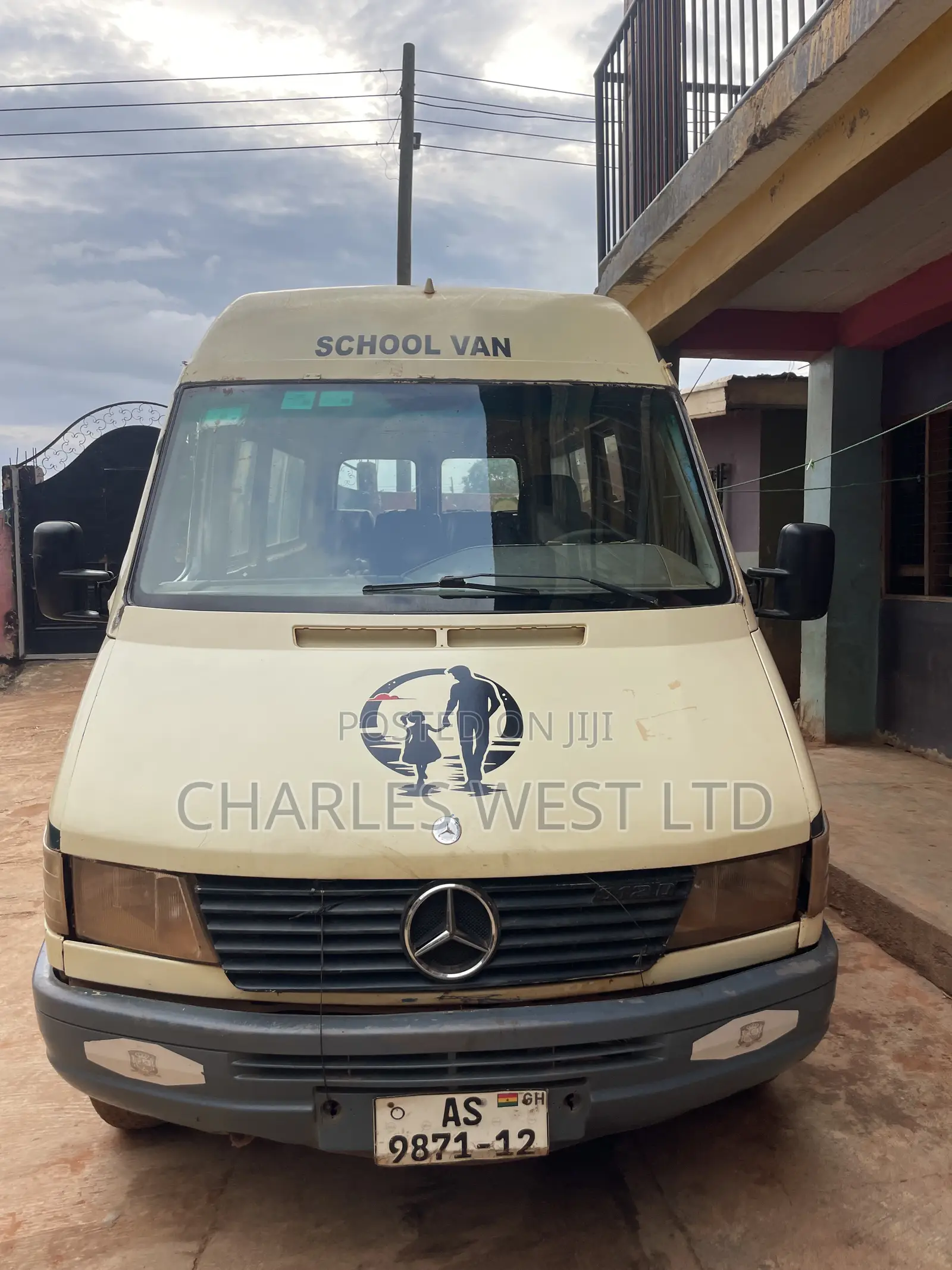 Mercedes-Benz Sprinter 2000 Yellow