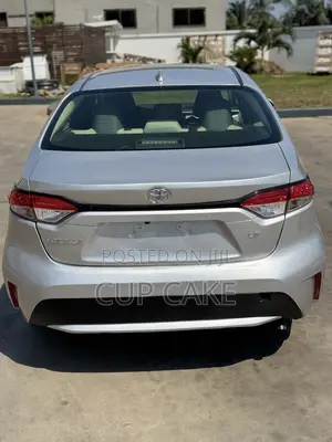 Toyota Corolla LE 2021 Silver