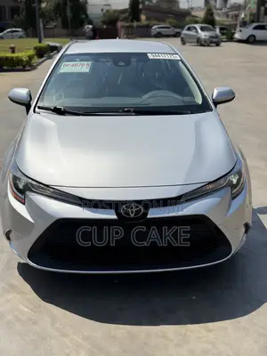 Toyota Corolla LE 2021 Silver