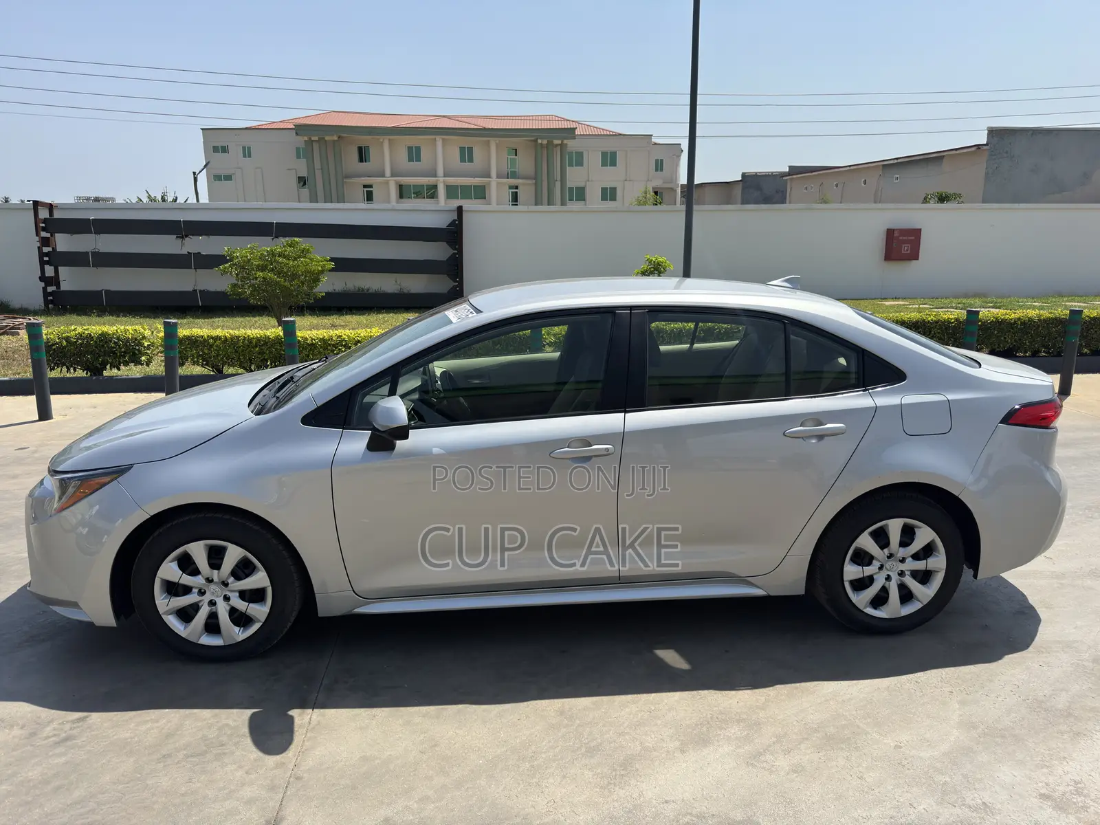 Toyota Corolla LE 2021 Silver