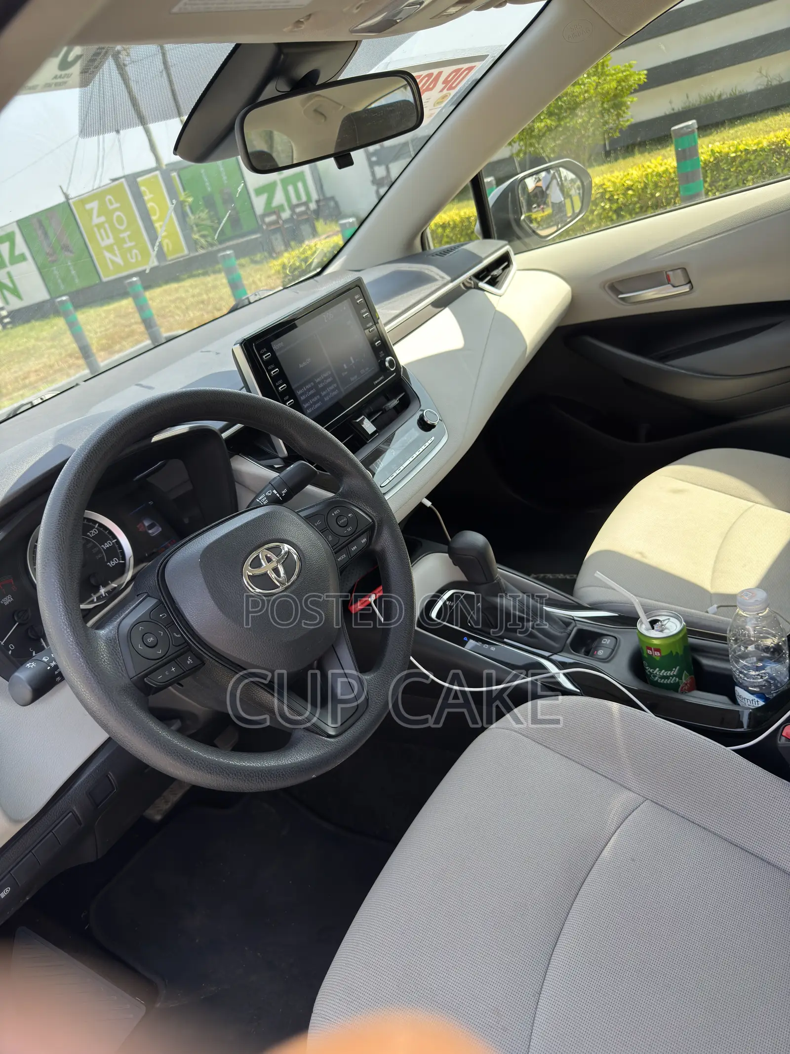 Toyota Corolla LE 2021 Silver