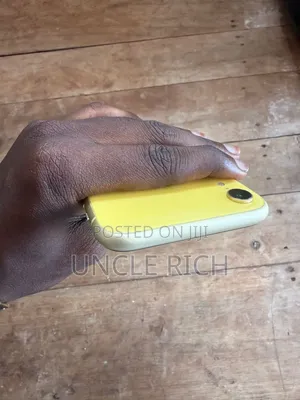 Apple iPhone XR 64 GB Yellow