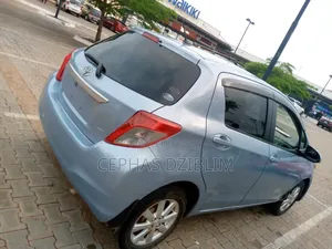 Toyota Vitz 1.5 FWD 5dr 2012 Blue
