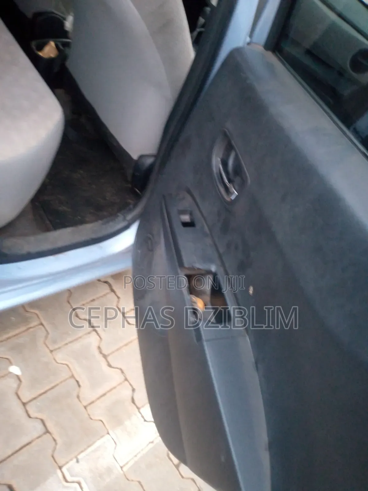 Toyota Vitz 1.5 FWD 5dr 2012 Blue