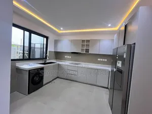4bdrm Townhouse / Terrace in East Legon, A&C Mall Area for rent
