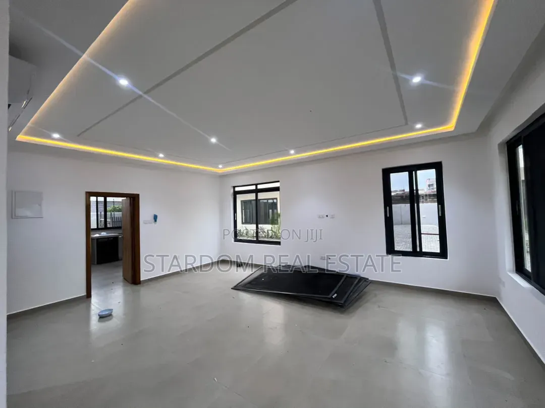 4bdrm Townhouse / Terrace in East Legon, A&C Mall Area for rent