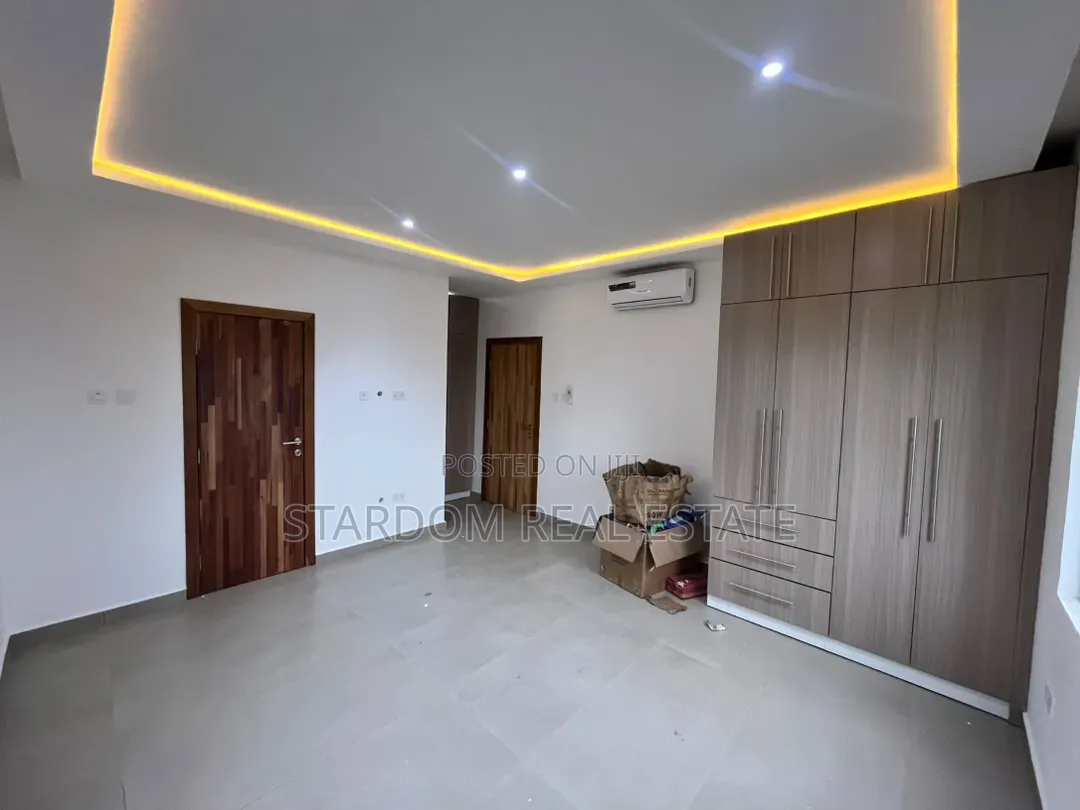 4bdrm Townhouse / Terrace in East Legon, A&C Mall Area for rent