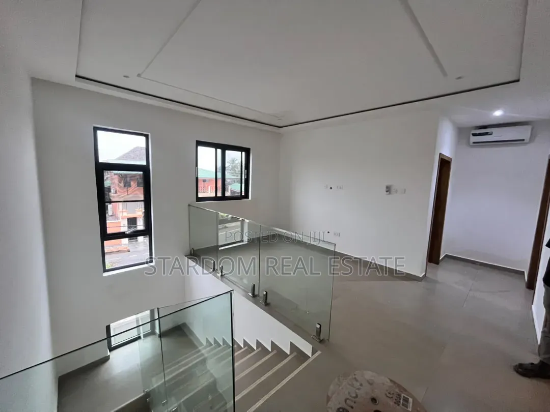 4bdrm Townhouse / Terrace in East Legon, A&C Mall Area for rent