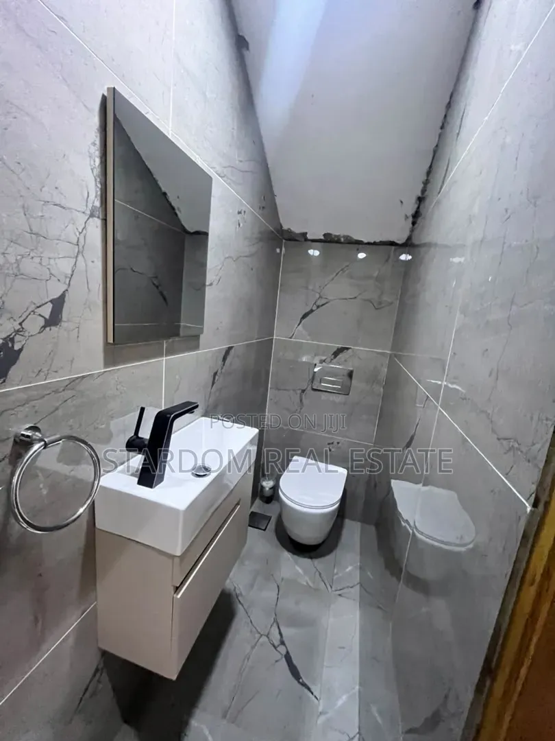 4bdrm Townhouse / Terrace in East Legon, A&C Mall Area for rent
