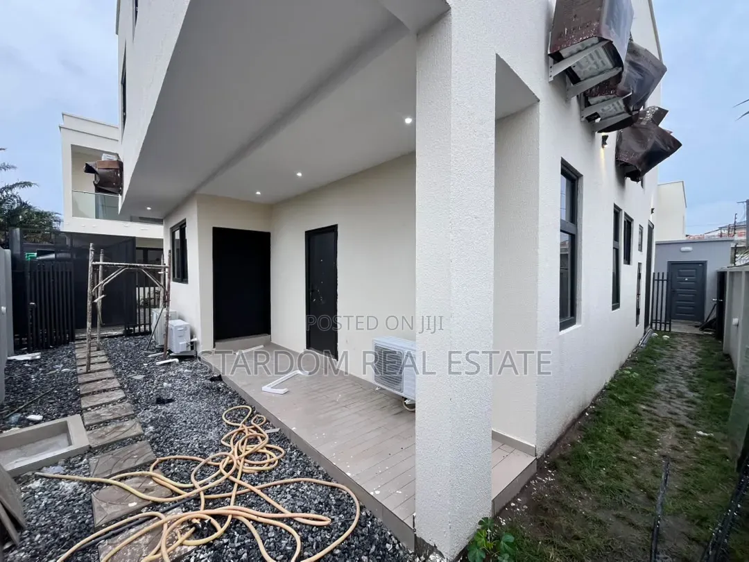 4bdrm Townhouse / Terrace in East Legon, A&C Mall Area for rent