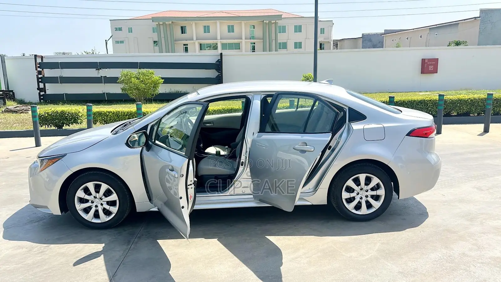Toyota Corolla LE 2021 Silver