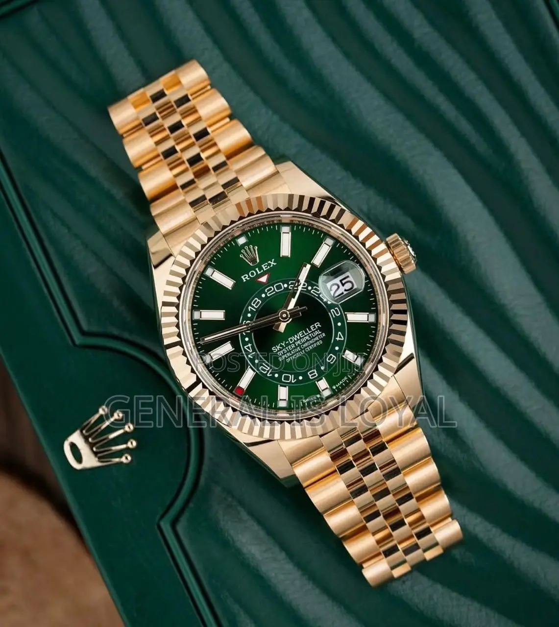 Rolex Sky-Dweller 2025 Sky-Dweller 42mm Yellow Gold Jubile Green Dial