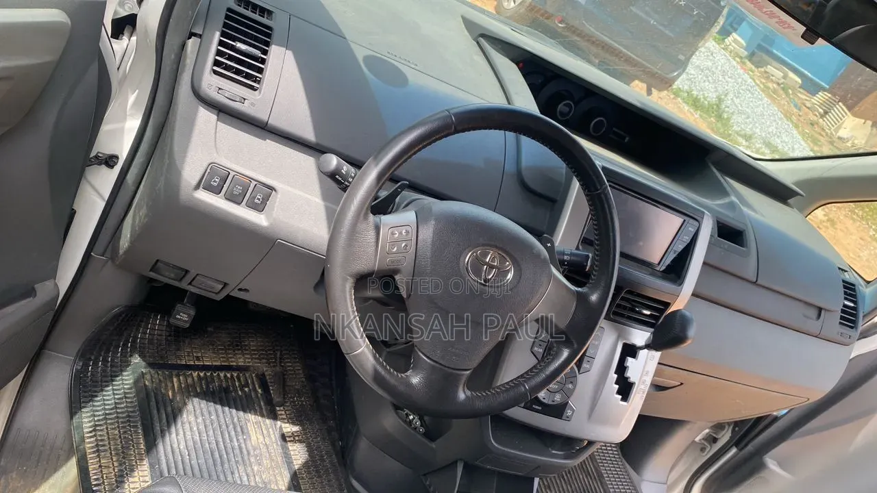 Toyota Voxy 2010 Black