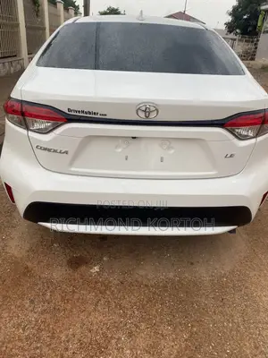Toyota Corolla LE 2020 White