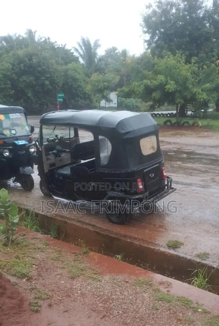 Bajaj RE 2025 Black