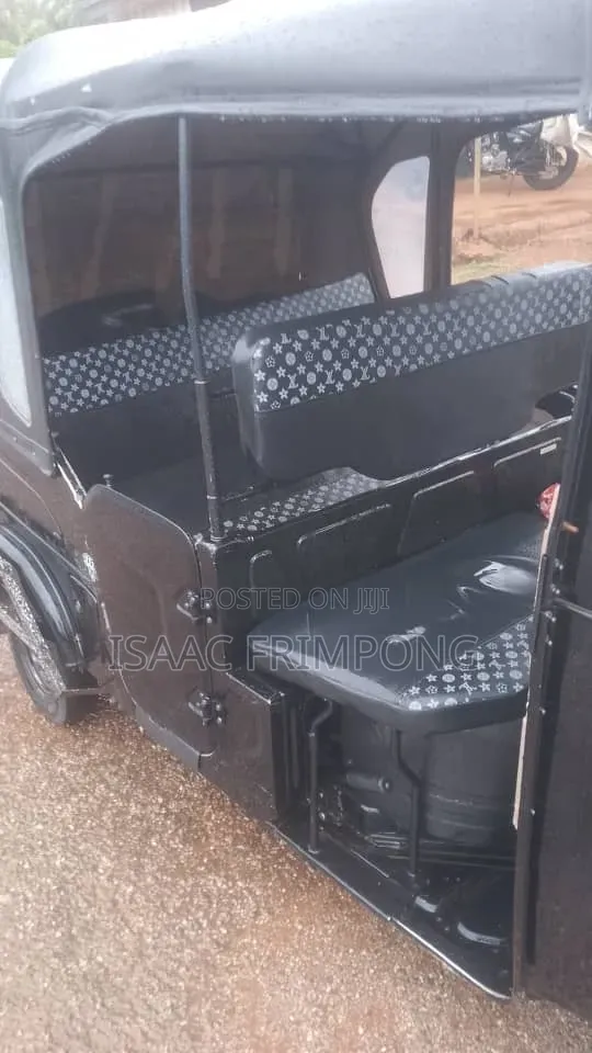 Bajaj RE 2025 Black