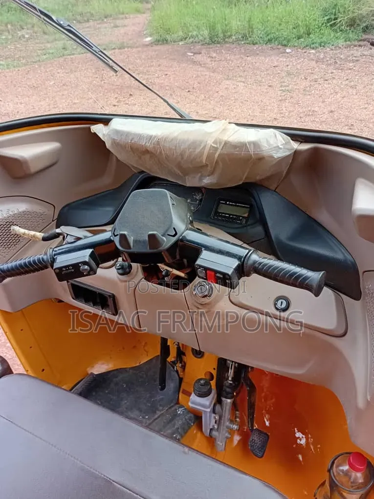 Bajaj RE 2025 Yellow