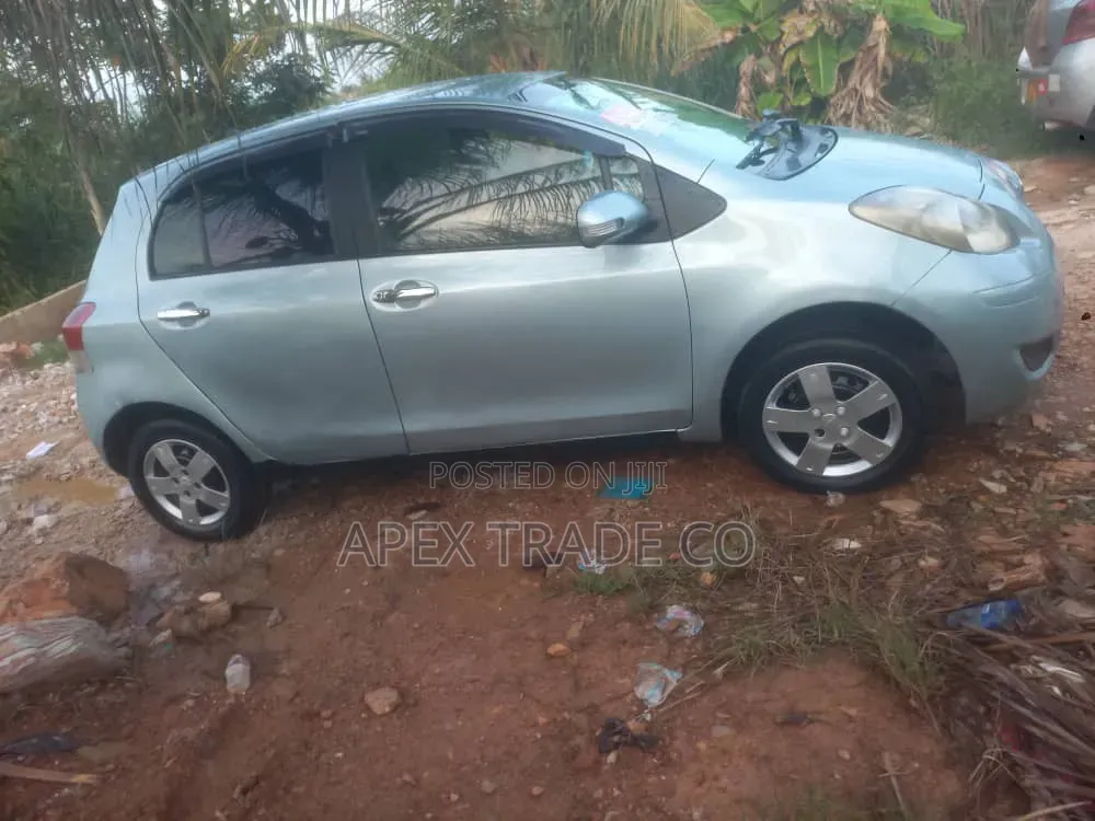 Toyota Vitz 1.5 FWD 5dr 2007 Gray