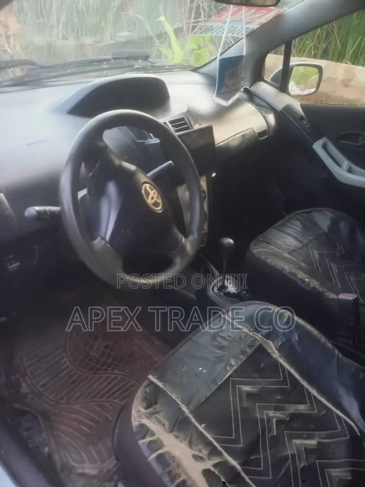 Toyota Vitz 1.5 FWD 5dr 2007 Gray