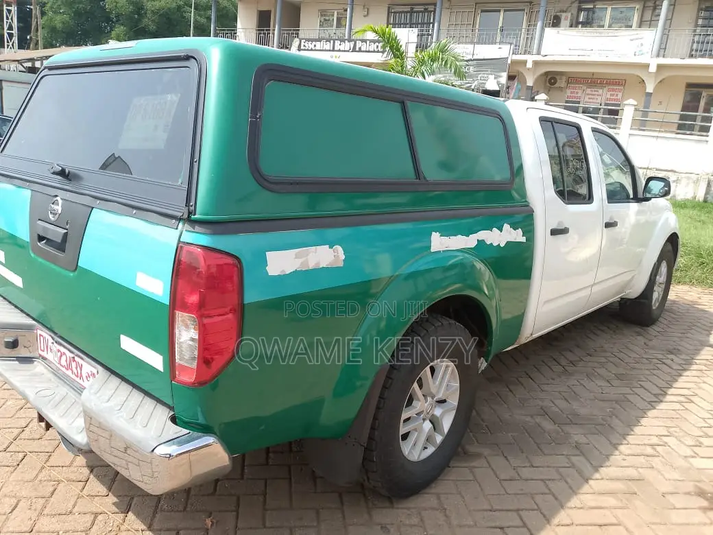 Nissan Frontier 2018 White