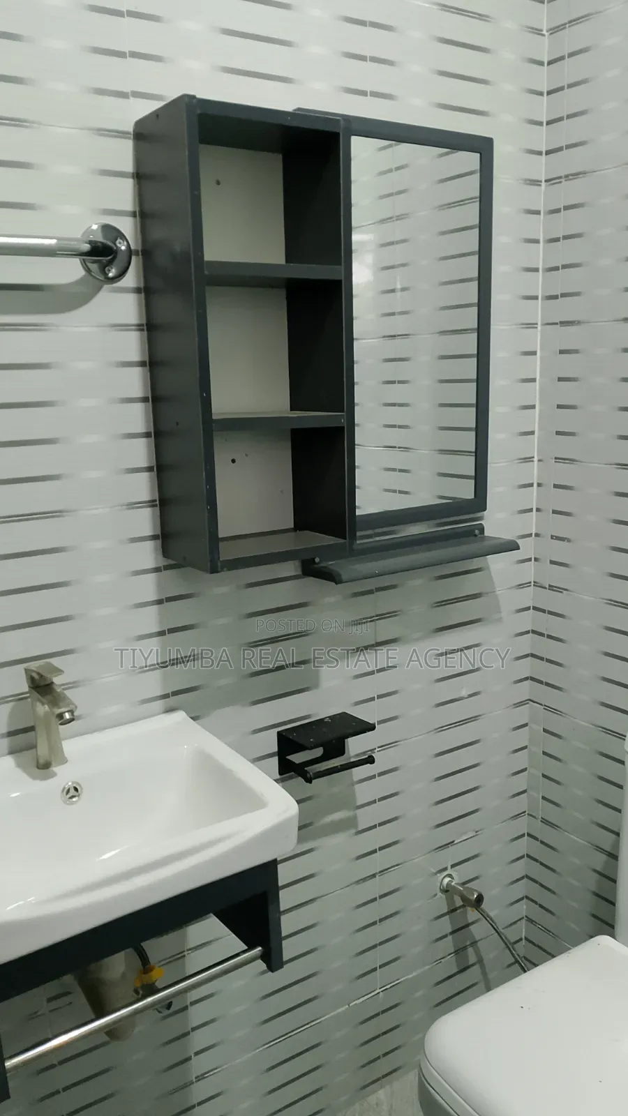 2bdrm Apartment in Ogbojo, Police Station for rent