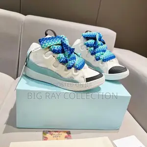 Solid Lavin Sneaker