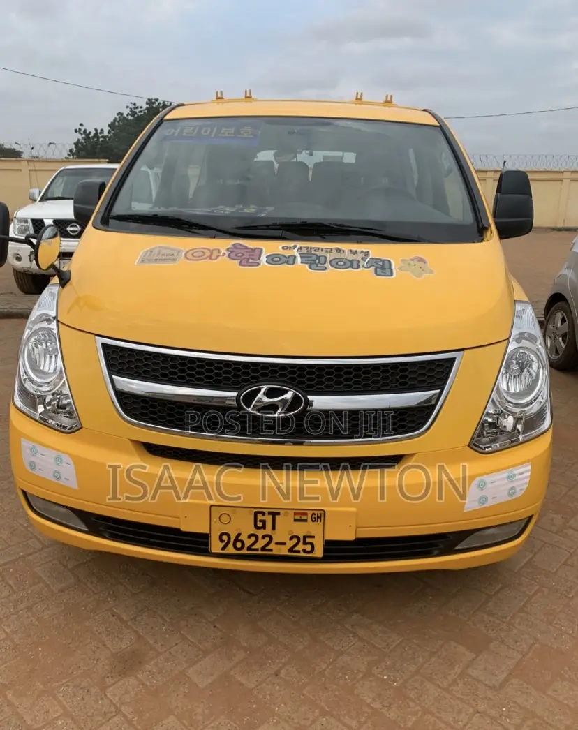 Hyundai Starex 2015 Yellow