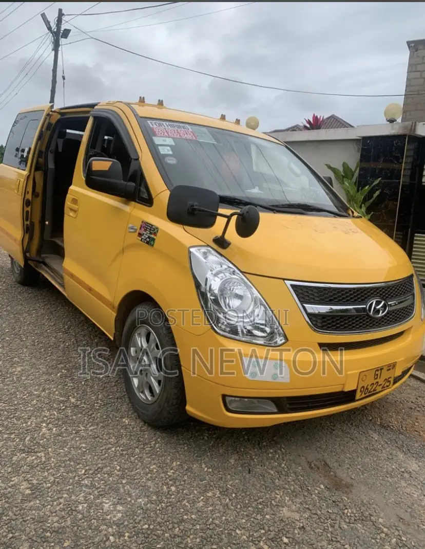 Hyundai Starex 2015 Yellow
