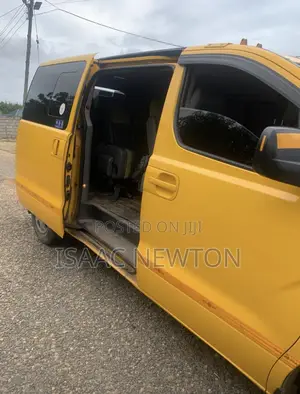 Hyundai Starex 2015 Yellow