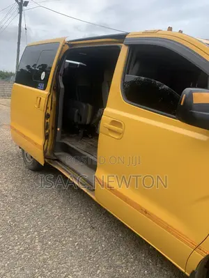 Hyundai Starex 2015 Yellow