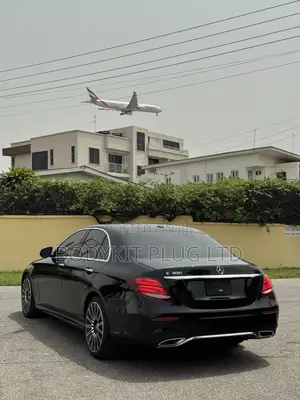 Mercedes-Benz E300 Base RWD Sedan (2.0L 4cyl 9A) 2017 Black