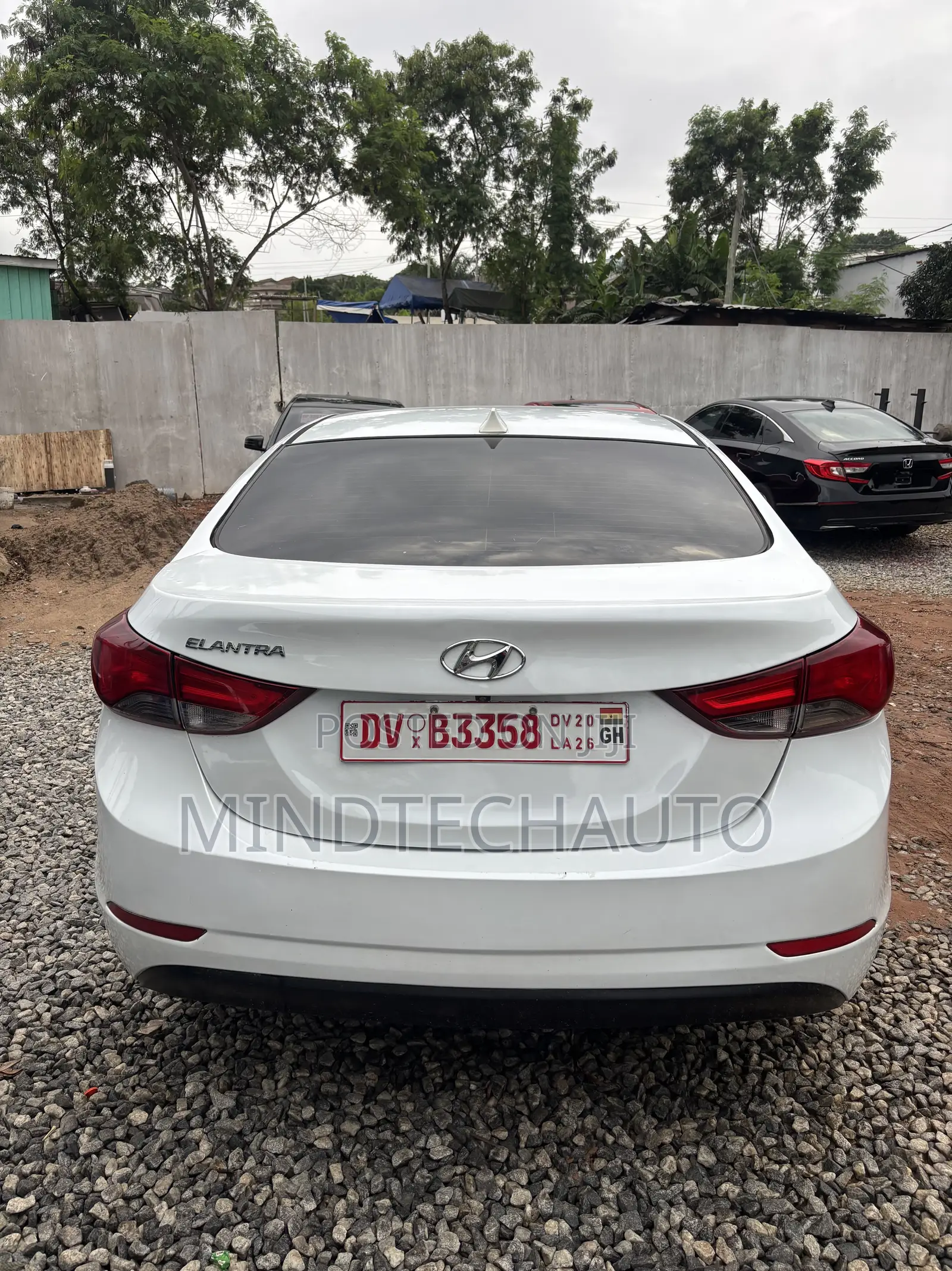 Hyundai Elantra Limited 4dr Sedan (1.8L 4cyl 6A) 2015 White