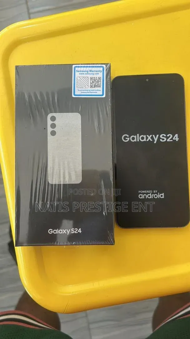 New Samsung Galaxy S24 128 GB Gold
