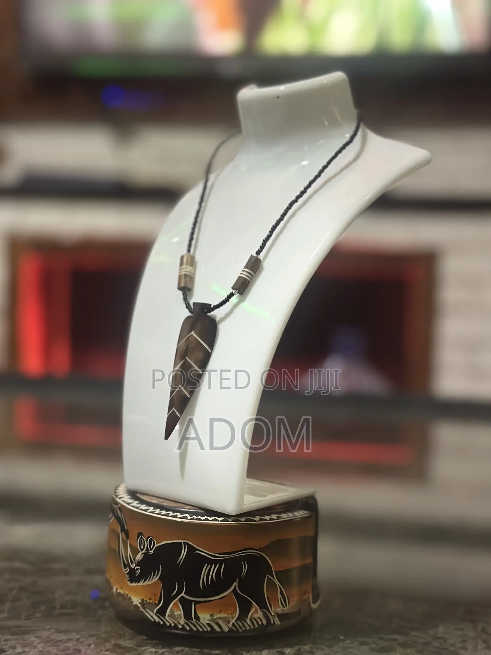 Handcrafted Ox Bone Arrowhead Necklace – Symbol of Focus Strength