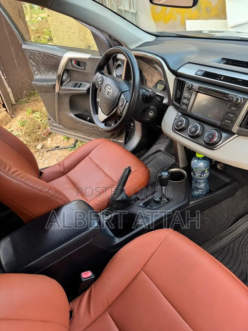 Toyota RAV4 LE 4dr SUV (2.5L 4cyl 6A) 2014 Gray
