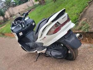 Suzuki Burgman 2017 White