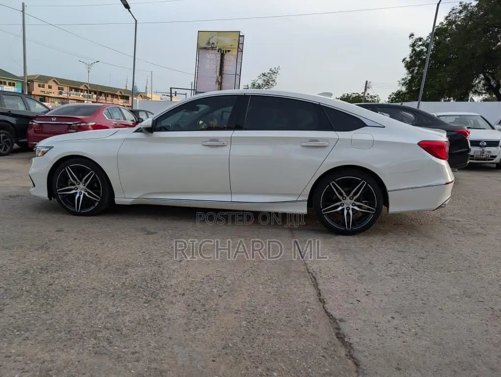 Honda Accord Touring 2.0T 2021 White