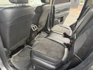 Mitsubishi Outlander SE FWD 2019 Gray