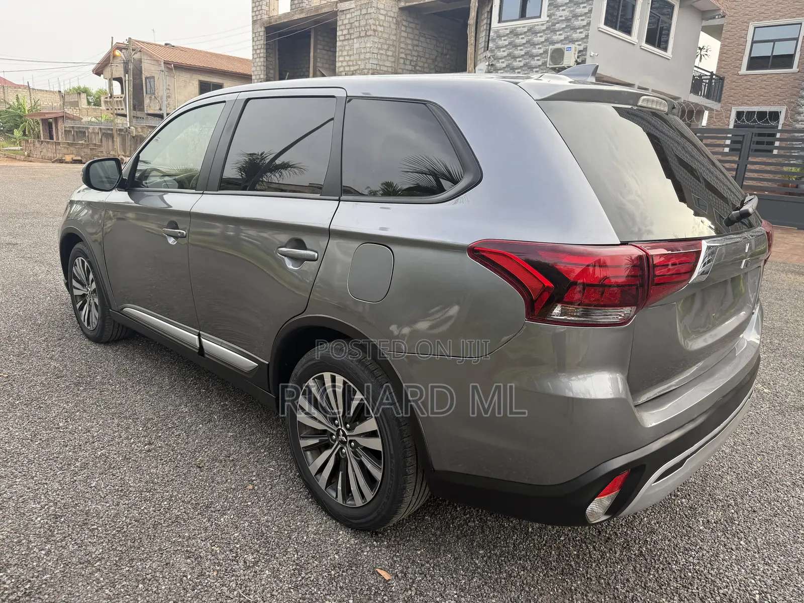 Mitsubishi Outlander SE FWD 2019 Gray