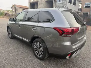 Mitsubishi Outlander SE FWD 2019 Gray