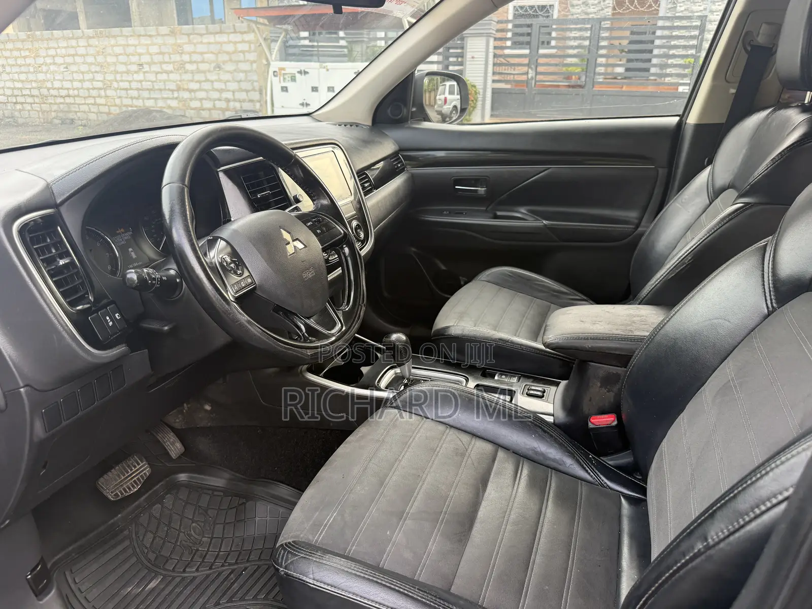 Mitsubishi Outlander SE FWD 2019 Gray