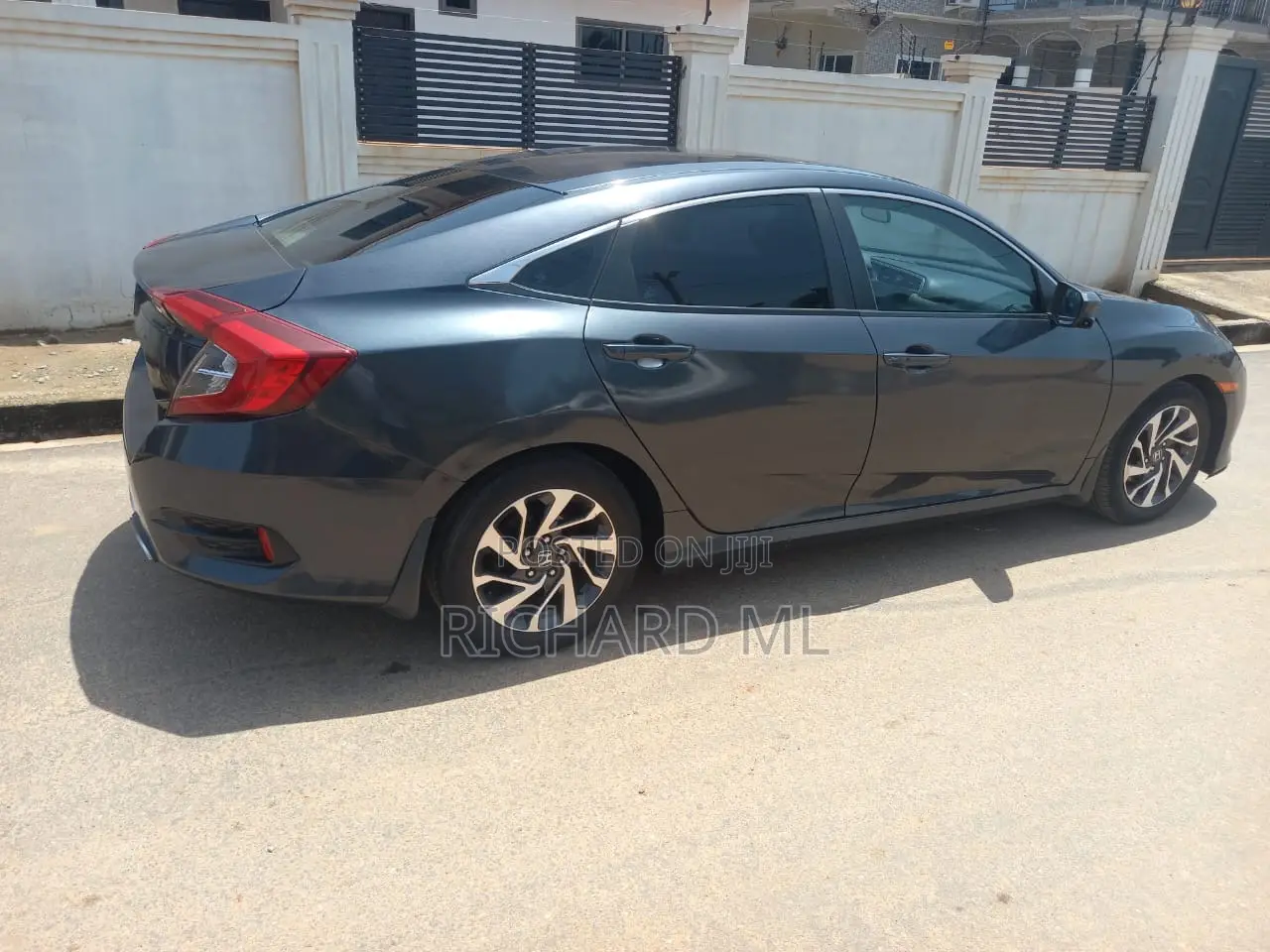 Honda Civic EX 4dr Sedan (2.0L 4cyl) 2017 Gray