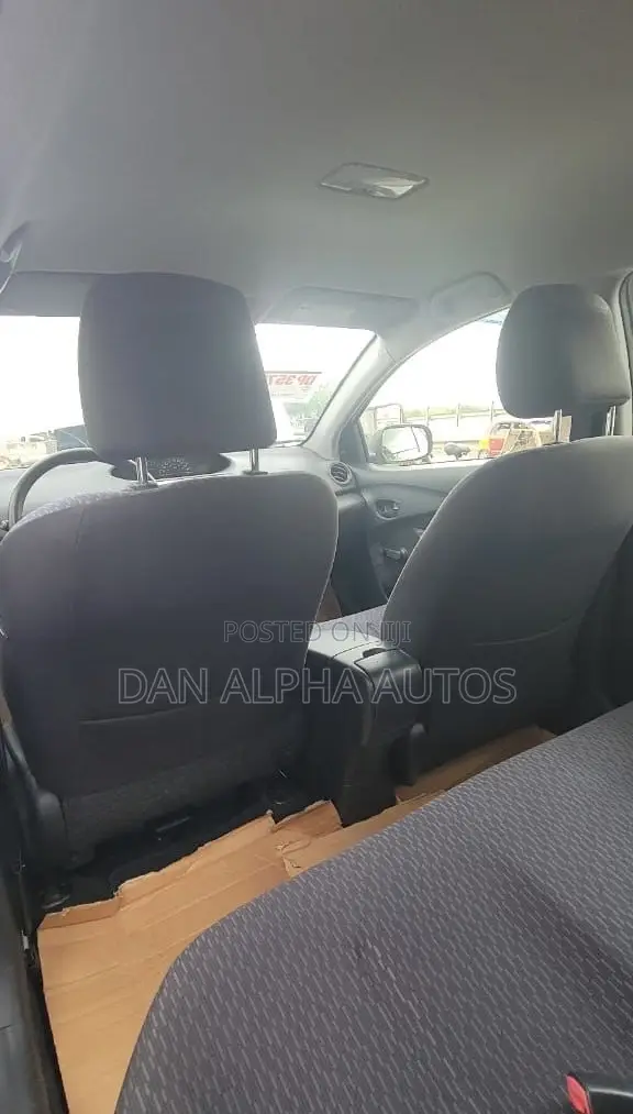 Toyota Yaris 2012 White