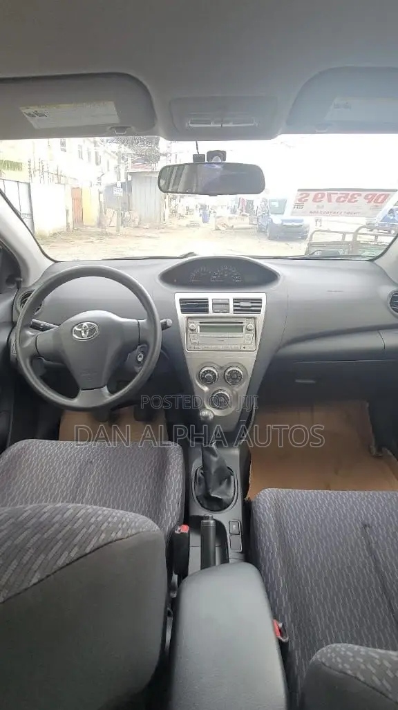 Toyota Yaris 2012 White