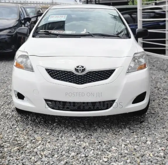 Toyota Yaris 2012 White